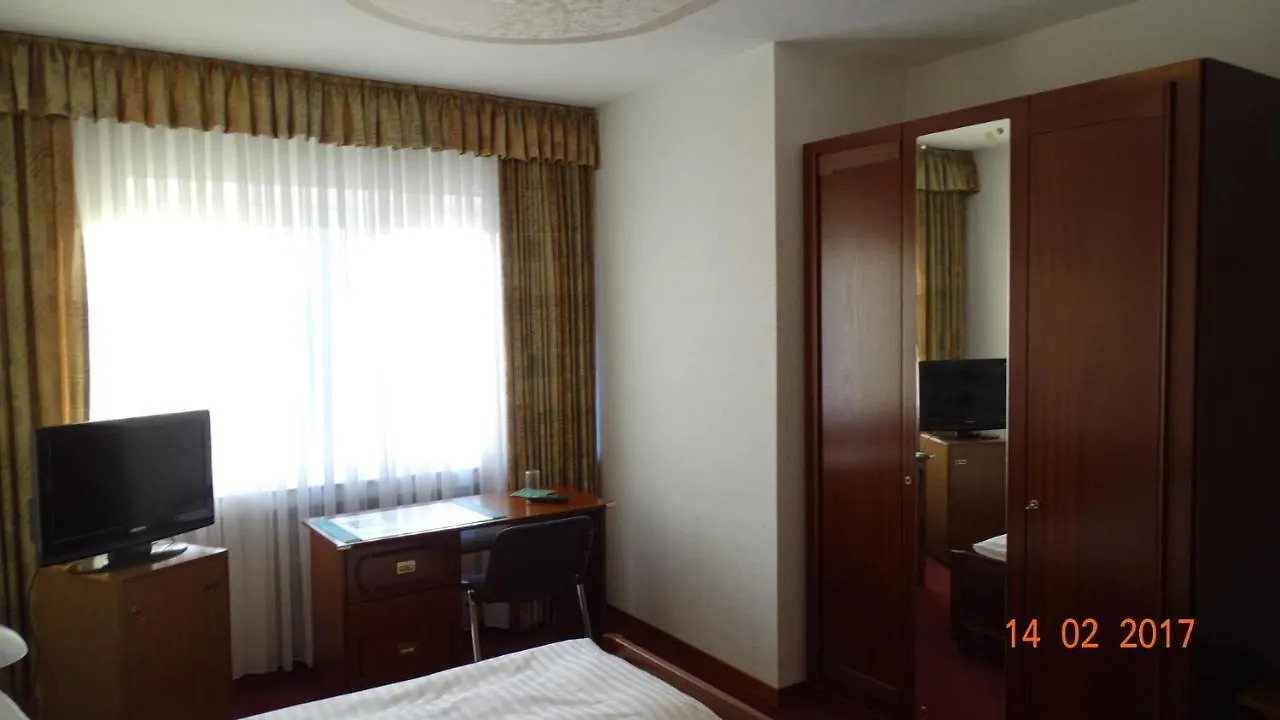 Bed & Breakfast Hotel Helga Hein Dusseldorf Guest house